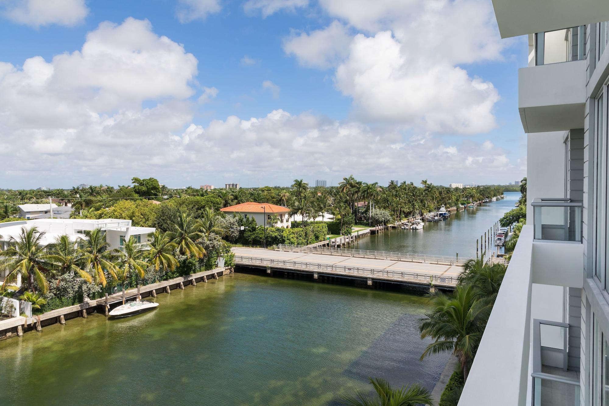 Tryp By Wyndham Miami Bay Harbor Hotel Bay Harbor Islands Exterior photo